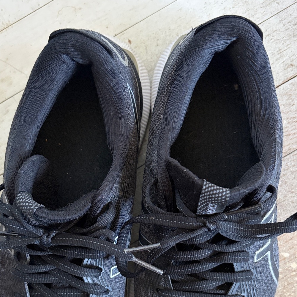 Asics Women's Gel-Nimbus 24 Black and Gray Running Shoes - Picture 10 of 10